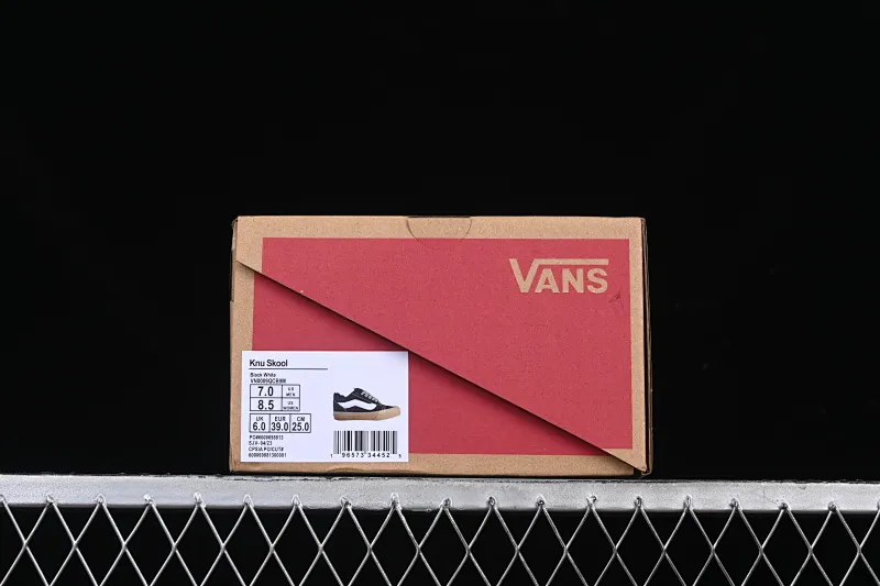 All categories Vans Vans series Vans Low Vans low-top Vans Knu Skool Vans low-top retro casual vulcanized bread shoes VN0009QCB9M